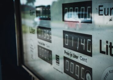 Când va atinge motorina din 10 lei pe litru