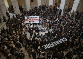 300 de arestări după ce Capitoliul s-a umplut de evrei anti-război: „Constituția SUA protejează libertatea acestor protestatari de a fi absolut idioți” (Galerie foto & video)