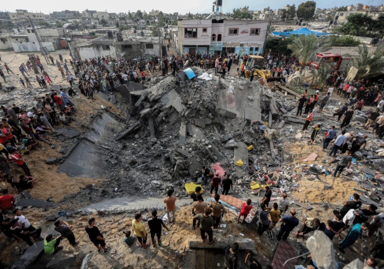 Israelul a ras de pe fața pământului 790 de locuințe din Gaza și a recâștigat controlul asupra gardului de la frontieră. Zeci de bebeluși asasinați, unii decapitați de Hamas (Video)
