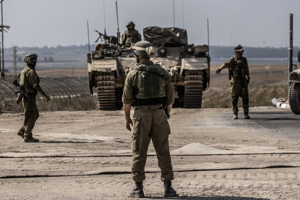 soldați Israel la granița cu Fâșia Gaza
