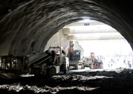 Au început lucrările la primul tunel forat în stâncă pe o autostradă din România