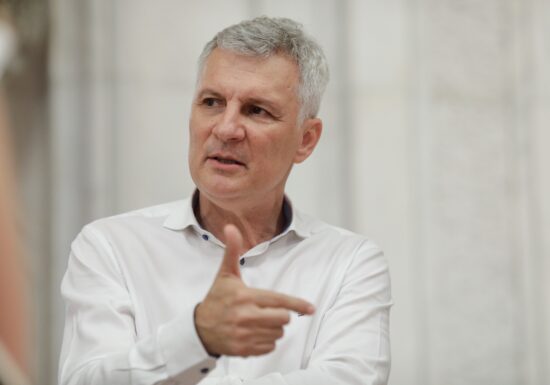 Liderul senatorilor PSD, către partenerii de coaliție: Nu vă jucați cu focul! Încetați să propagați ideea că PSD este vinovat pentru deficit!