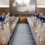 S&P a confirmat ratingurile României, dar reacțiile triumfaliste sunt deplasate. Există riscuri mari și multe, iar punctele slabe sunt corupția și eficiența guvernului