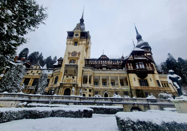 Castelele Peleș și Pelișor pot fi vizitate gratuit de 1 Decembrie