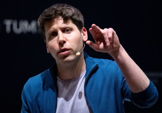 Sora lui Sam Altman îl acuză în instanță pe inventatorul ChatGPT că a abuzat-o sexual în copilărie