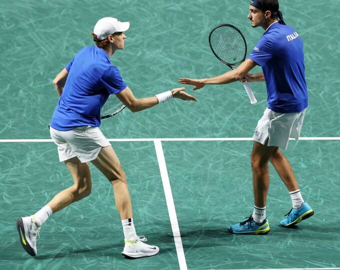 Italia învinge Serbia lui Djokovici și e în finala Cupei Davis după o întâlnire dramatică