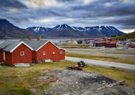Cum folosește panourile solare o așezare din regiunea arctică, deși are 5 luni de întuneric