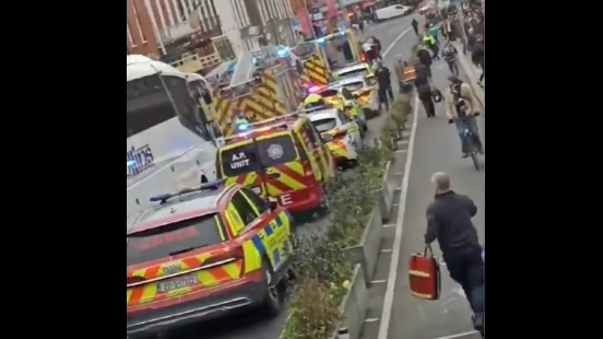 Proteste violente și incendii în Dublin, după ce mai mulți copii au fost înjunghiați lângă o școală primară (Video)