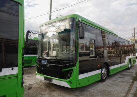 100 de autobuze electrice au ajuns în București și urmează să fie puse în circulație