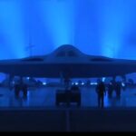 Un nou bombardier american invizibil pe radar a făcut zborul inaugural (Video)