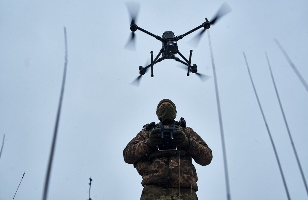Ucraina își schimbă rolul: De la primitor de arme la furnizor de expertiză militară