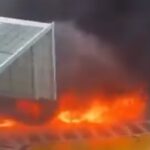 Explozie puternică pe podul care leagă SUA de Canada: O mașină fără plăcuțe de înmatriculare a zburat prin aer și s-a transformat într-o bilă de foc (Foto & Video)