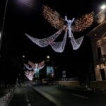 A început montarea decorațiunilor de Crăciun în București. Când se aprind luminițele (Foto)