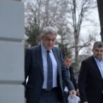 Liderii PSD îi răspund lui Rareș Bogdan. Ciolacu spune că nu cade guvernul, Tudose se declară îngrijorat de scorul PNL și speră să mai existe după 2024