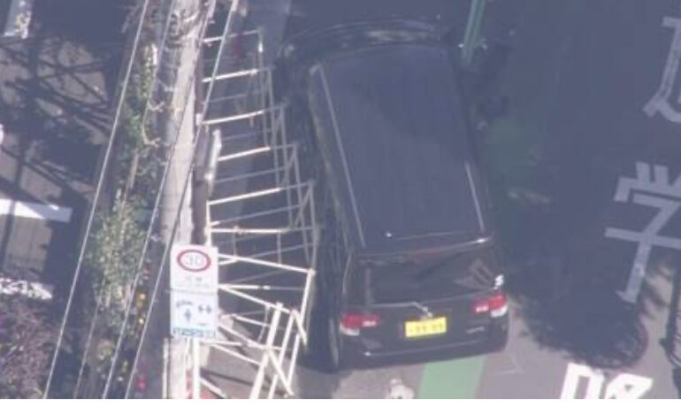 O mașină a lovit o barieră de lângă ambasada israeliană la Tokyo (Video)