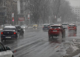 Ploi, lapoviță și ninsoare în București. Cod galben și portocaliu de viscol în mai multe județe