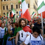 Mii de oameni au protestat în Italia: Meloni, poporului îi e foame!