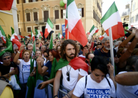 Mii de oameni au protestat în Italia: Meloni, poporului îi e foame!