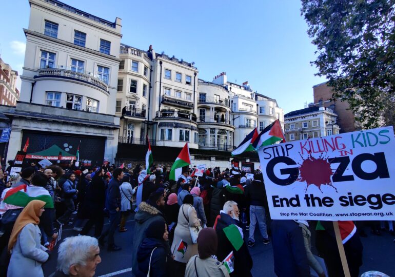 Sute de mii de oameni, la un marș pro-palestinian la Londra. Poliția a făcut peste 150 de arestări (Foto&Video)