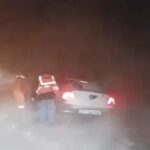 Un cod roșu de viscol a lăsat localități întregi fără curent și apă, a închis autostrăzi și multe DN, a blocat calea ferată (Video)