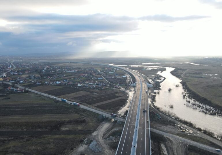 De la Târgu Mureș la Cluj doar pe autostradă. S-a deschis circulația pe veriga lipsă a Autostrăzii Transilvania, cu un record național (Video)