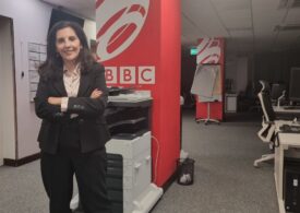 Gafa zilei: O prezentatoare BBC face un gest obscen, în direct, în deschiderea jurnalului (Video)