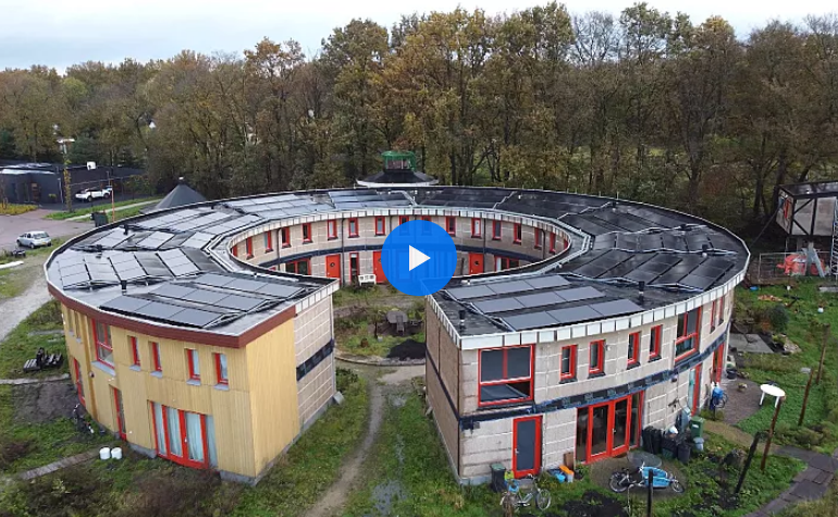 Un sătuc din Olanda are cele mai bune soluții la criza climatică: Locuințe izolate cu cânepă și un sistem de încălzire unic (Video)