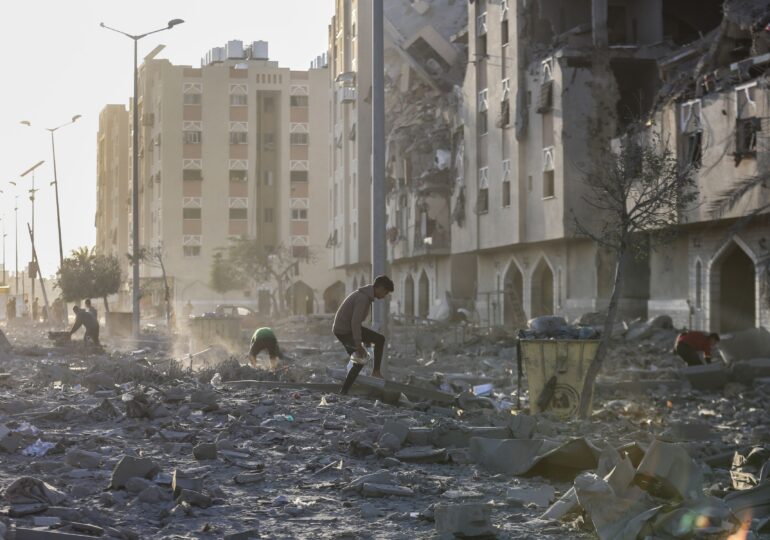 <span style="color:#990000;">Război în Gaza</span>. Atacuri israeliene șocante în Cisiordania. Ayatollahul Iranului vrea Israelul ras de pe fața Pământului, Hamas cere arme țărilor musulmane (Foto & Video)
