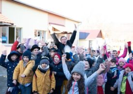 Văru Săndel a inaugurat Școala Primară și Grădinița din satul sălăjean Zăuan, renovate de Asociația BookLand