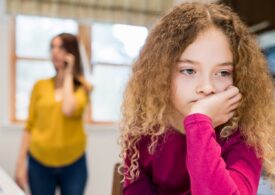 3 fraze recomandate de psiholog pe care părinții ar trebui să le spună când copiii au crize de furie