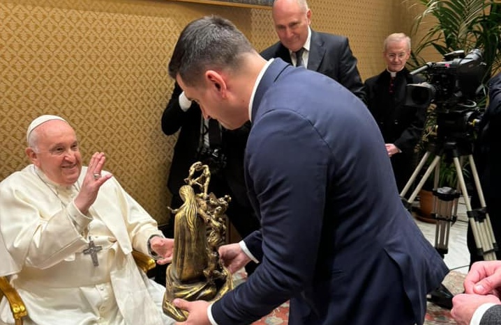 Reprezentantul Vaticanului la București: Papa Francisc nu l-a primit pe George Simion în audiență privată. <span style="color:#990000;">UPDATE</span> Reacția nervoasă a șefului AUR