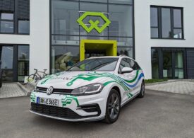 O firmă din Germania transformă mașinile obișnuite în vehicule electrice în doar 8 ore