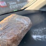 Șeful sindicatului Europol s-a plimbat cu un pachet prin Portul Constanța, spunând că e 1 kg de cocaină. Rostul experimentului și reacția Poliției (Video)