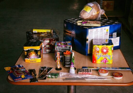 Poliția a confiscat aproape 53 de tone de petarde și artificii. Amenzile au crescut, peste 600 de persoane sunt cercetate penal