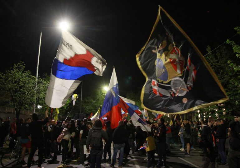 Proteste cu mii de oameni la Belgrad. Cetățenii cer anularea alegerilor parlamentare și locale, poliția a folosit lacrimogene