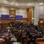 Bugetul pe 2024 a fost votat în Parlament după două zile de dezbateri poluate de „bufoni”. Ciolacu, deranjat de amendamentul care blochează creșterea taxelor (Foto & Video)