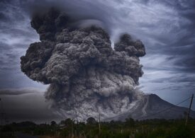Vulcanul Marapi a făcut victime și încă erupe: Cel puțin 22 de morți (Video)