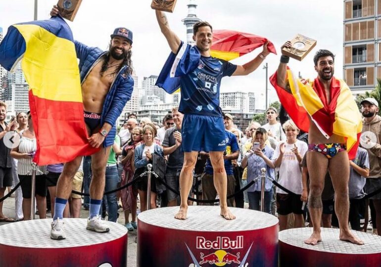 Constantin Popovici, campion mondial la sărituri în apă în Red Bull Cliff Diving
