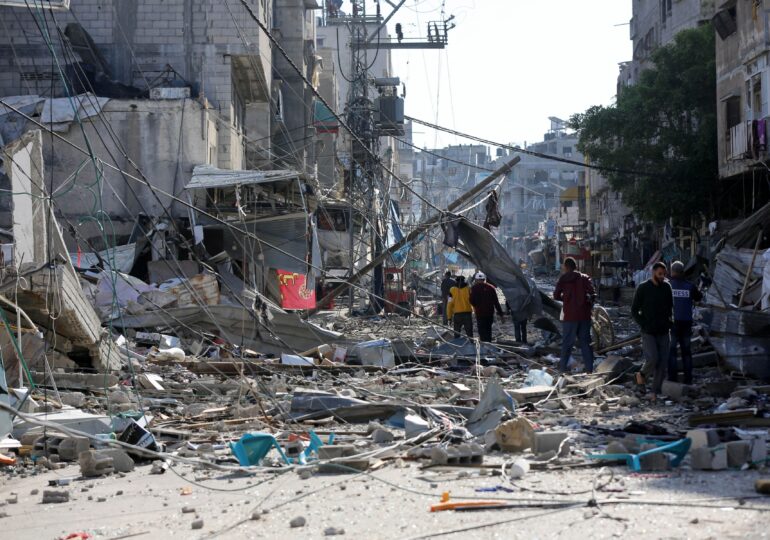 Armata israeliană a prezentat un plan de evacuare a civililor din Fâșia Gaza. Oamenii sunt forțați să mănânce frunze și furaje
