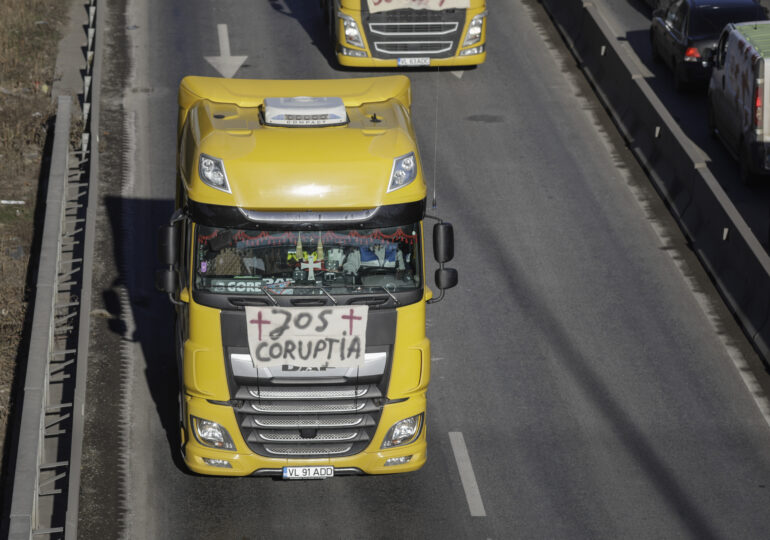 Se repetă 2012? Protestul șoferilor și fermierilor poate declanșa o criză politică