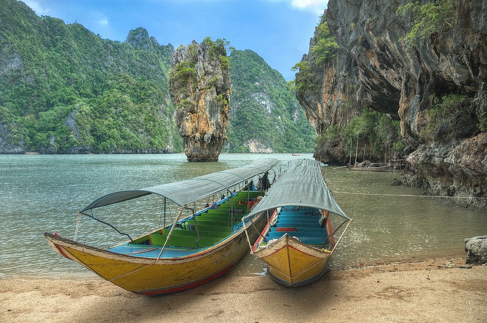 Un cuplu blocat în Thailanda în timpul vacanței a făcut un credit de 12.000 de euro ca să se întoarcă acasă