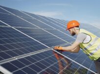 Programul Casa Verde Fotovoltaice a fost eliminat din bugetul AFM pe 2026, susține APCE. Banii au fost transferați către primari