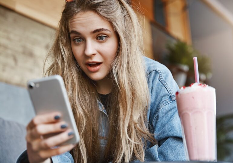 Adolescenții nu vor mai vedea orice conținut pe Instagram și Facebook. Meta anunță restricții