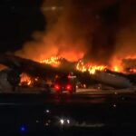 Cum a fost posibilă evacuarea în mai puțin de două minute a celor 379 de pasageri din avionul care a luat foc în Japonia (Video)