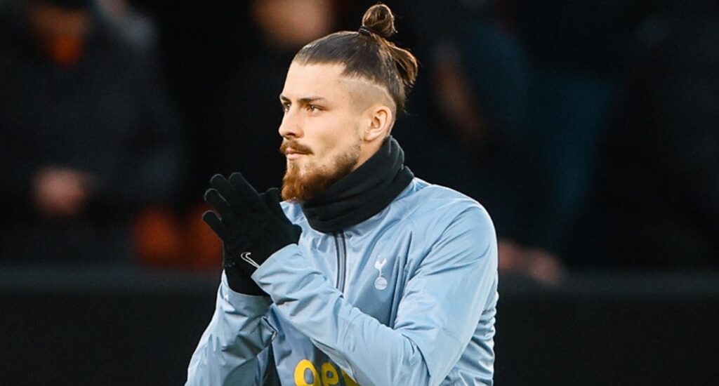 Tottenham i-a găsit înlocuitor lui Radu Drăgușin