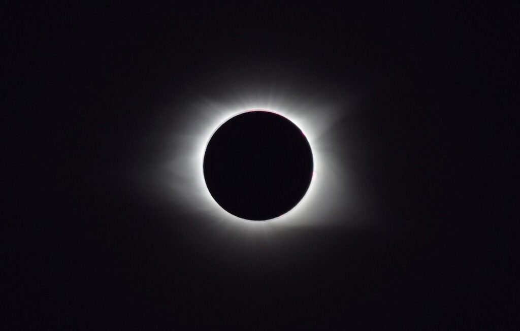 De unde poți vedea eclipsa totală de Soare din 12 august. Cinci locuri spectaculoase pentru a surprinde fenomenul rar