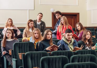 Nicușor Dan a promulgat legea care desființează examenul dublu pentru admiterea la liceu