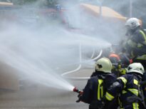 Incendiu într-o garsonieră din Caransebeș: Un bărbat a murit, mai multe persoane au fost evacuate de pompieri