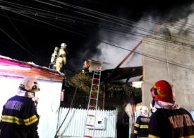 Trei case din București, distruse într-un incendiu (Video)