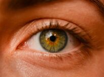 Ochii pot prezice demența și cu 12 ani înainte de diagnostic. Ce probleme pot anunța boala